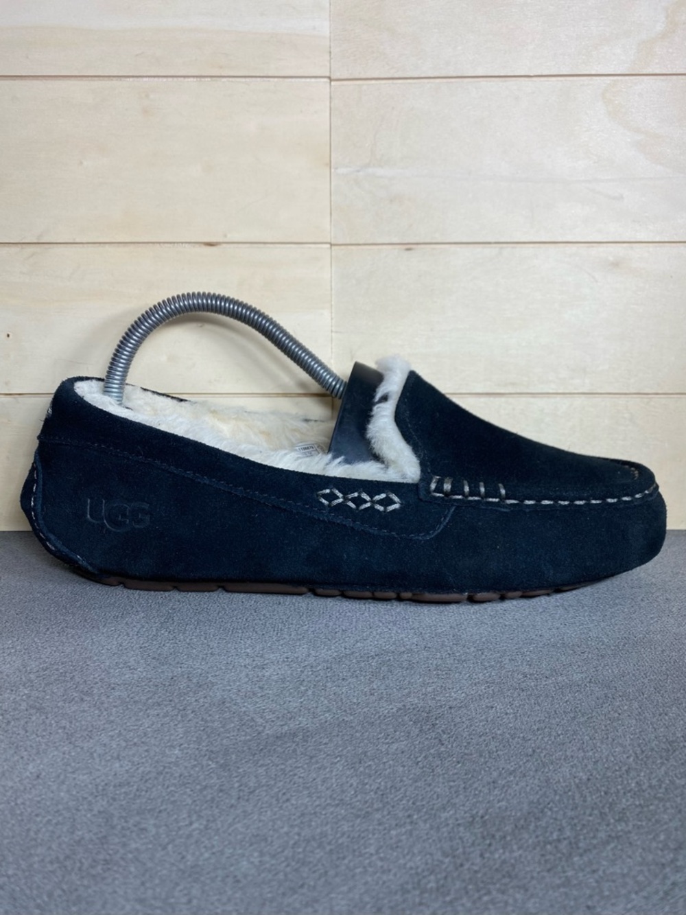 UGG Ansley Moccasins Black Leather Women's Size 9 Shoes Shearling 1106878